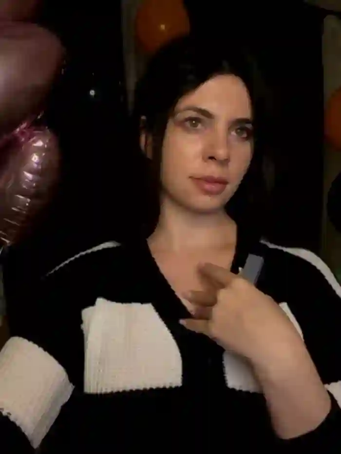 CurlyLara