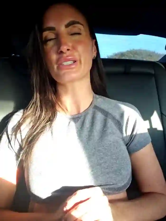 busty-milf-harper