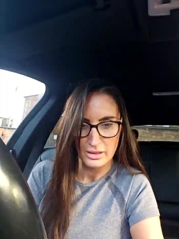 busty-milf-harper