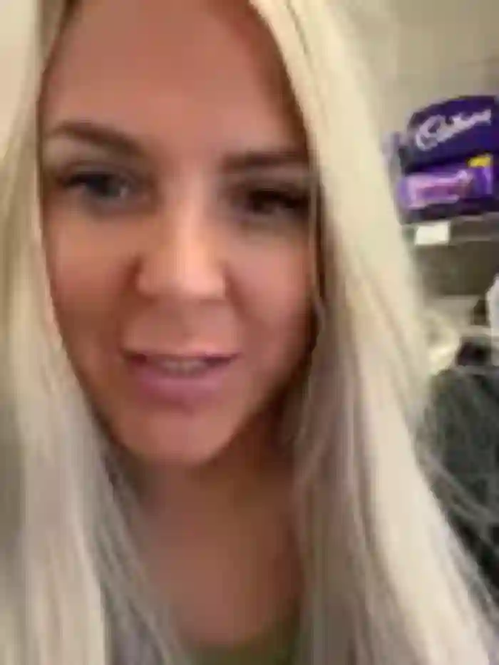 Bustyblondebabe32