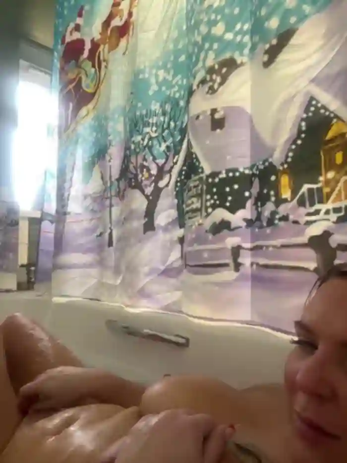 Bustyblondebabe32