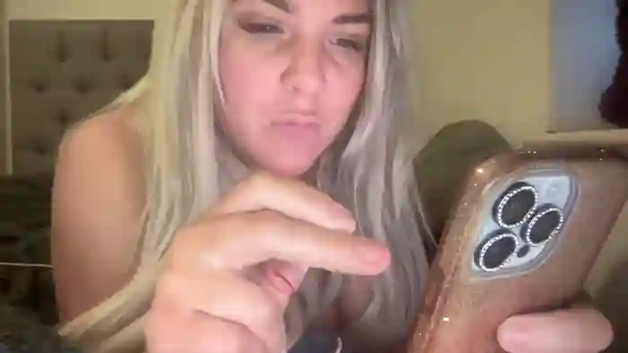 Bustyblondebabe32