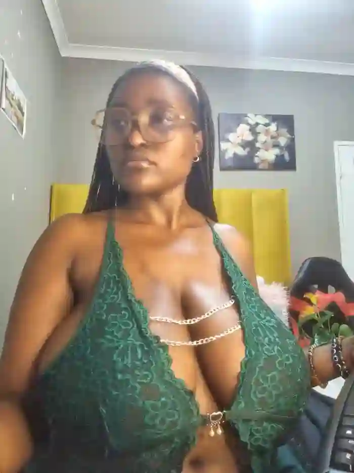 Bustygoddess32