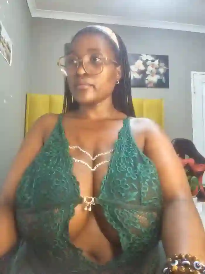 Bustygoddess32