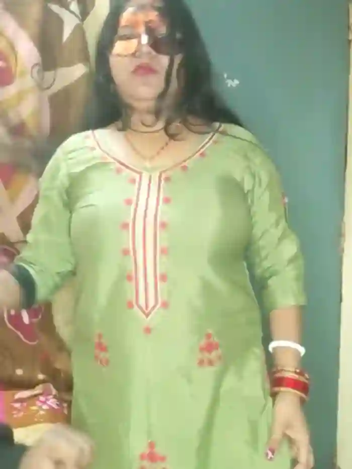 Hot_muskaan