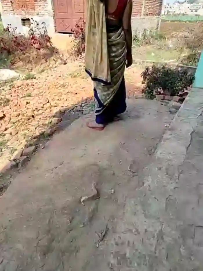 COUPLLE_VILLAGE