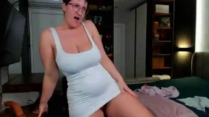 CurvyJules69