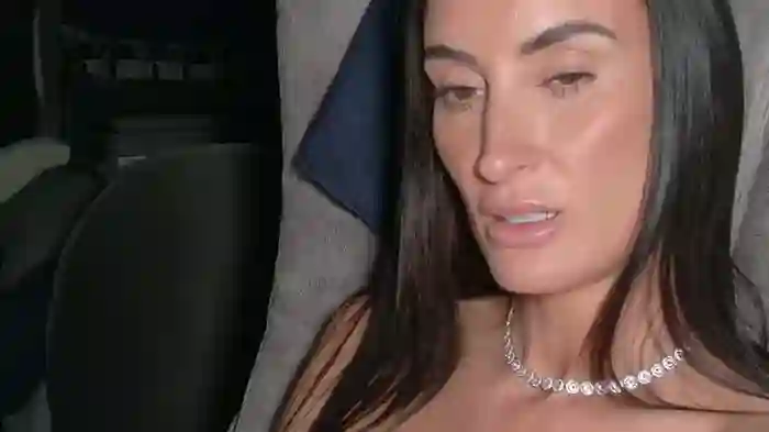 busty-milf-harper