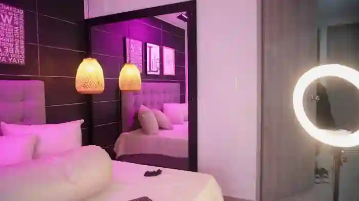Bella_TS_