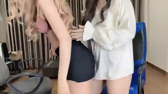 Mono-Stewardesss