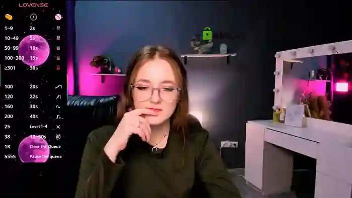 liana_kisses