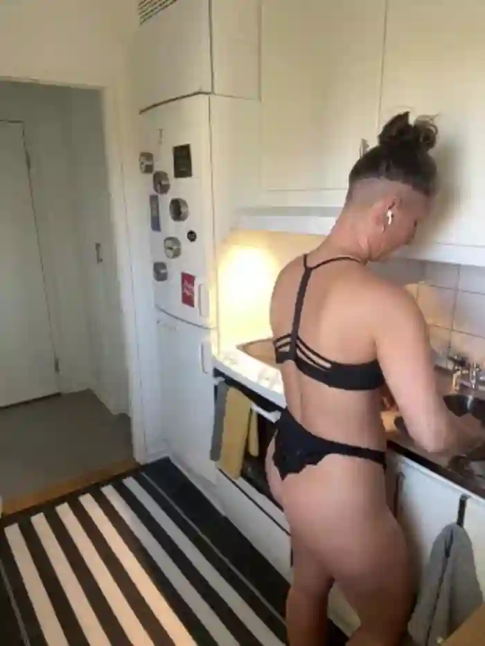 SwingWingWomanSweden