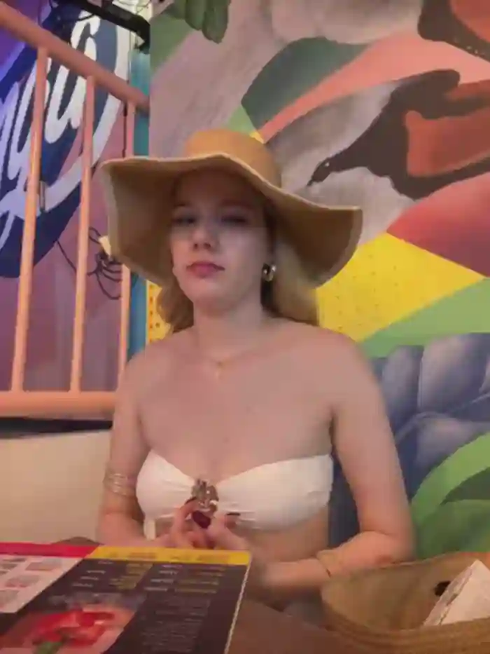 NicoleCut
