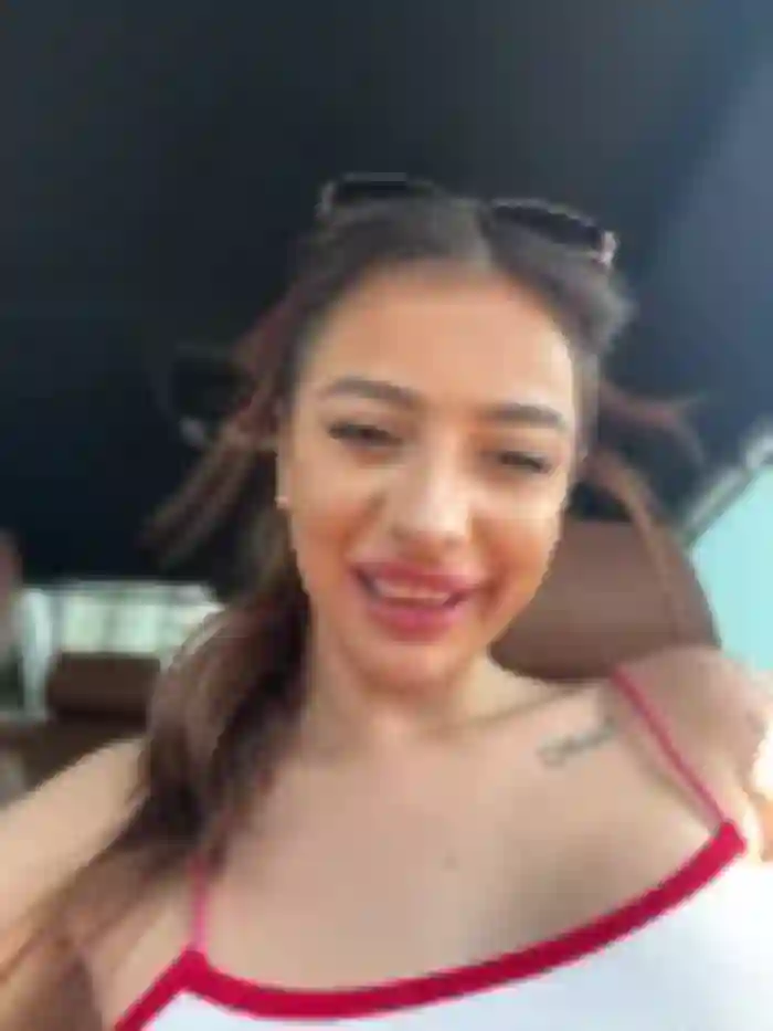 LaraVegas_