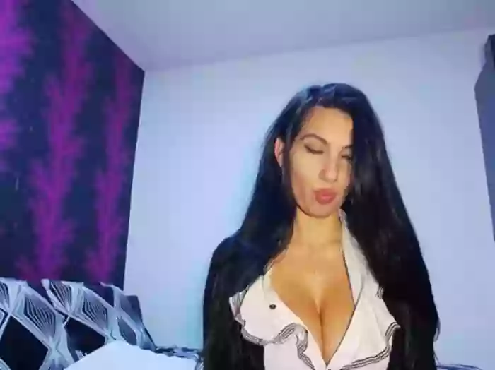 BrunetteBabe69