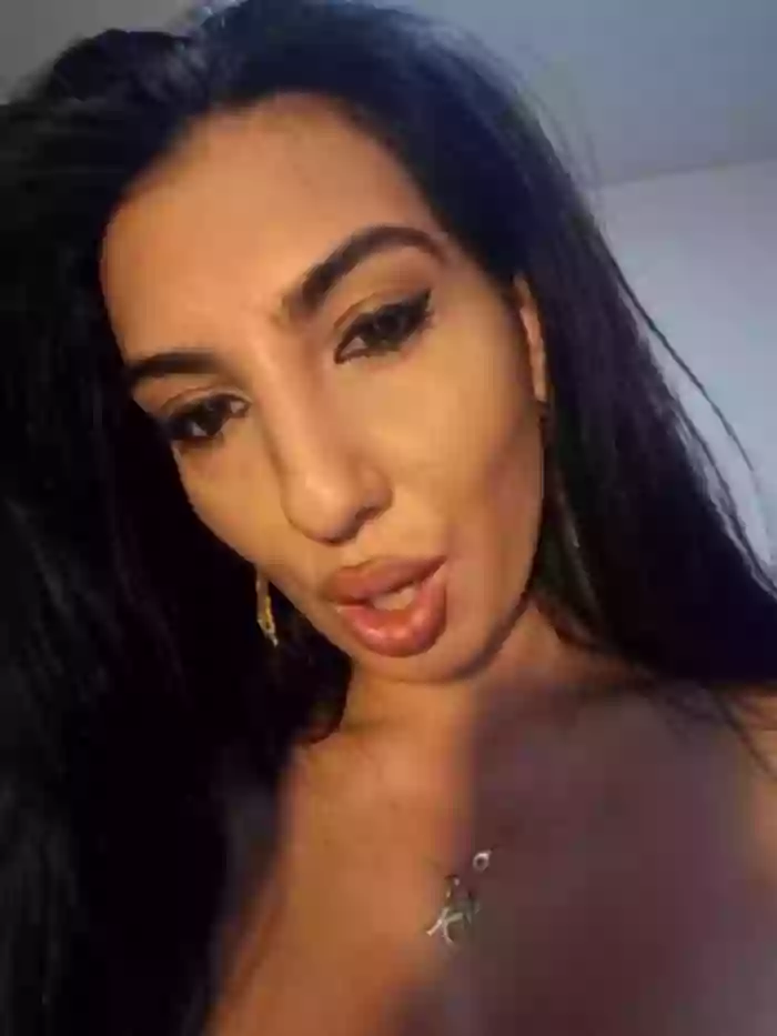 BrunetteBabe69