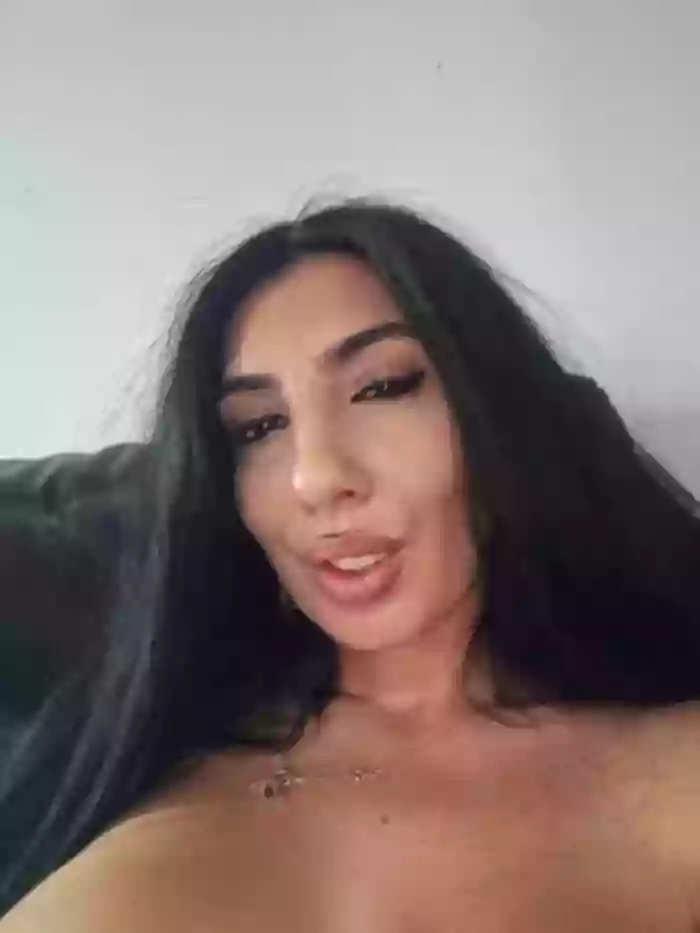 BrunetteBabe69